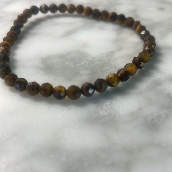 Small tigers eye bracelet in size 7” - Picture 2 of 3